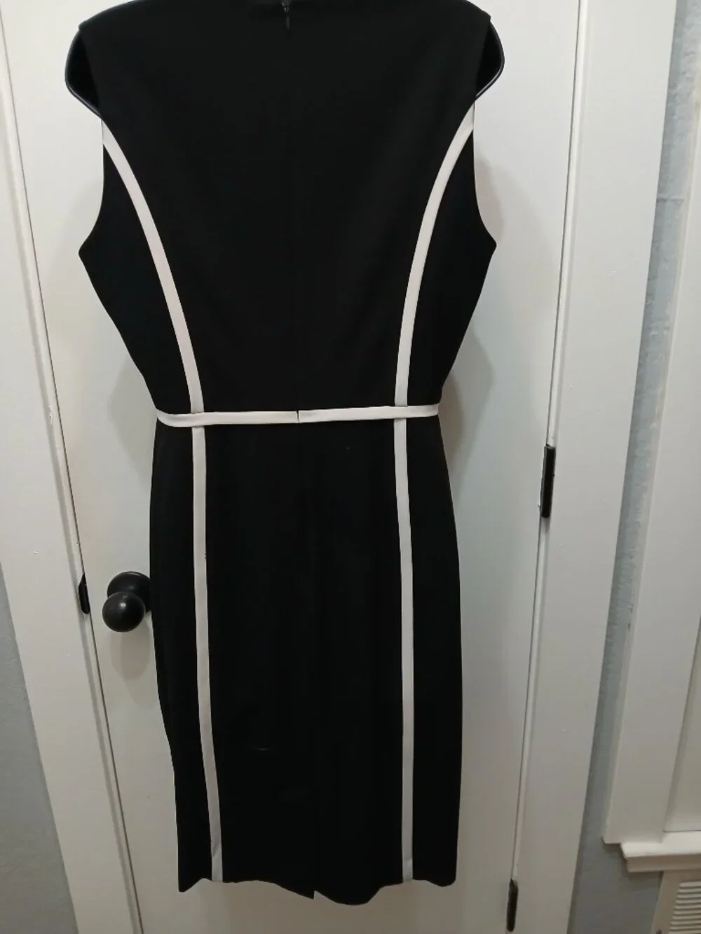 Ellen Tracy Classic Style Dress - Picture 6 of 11